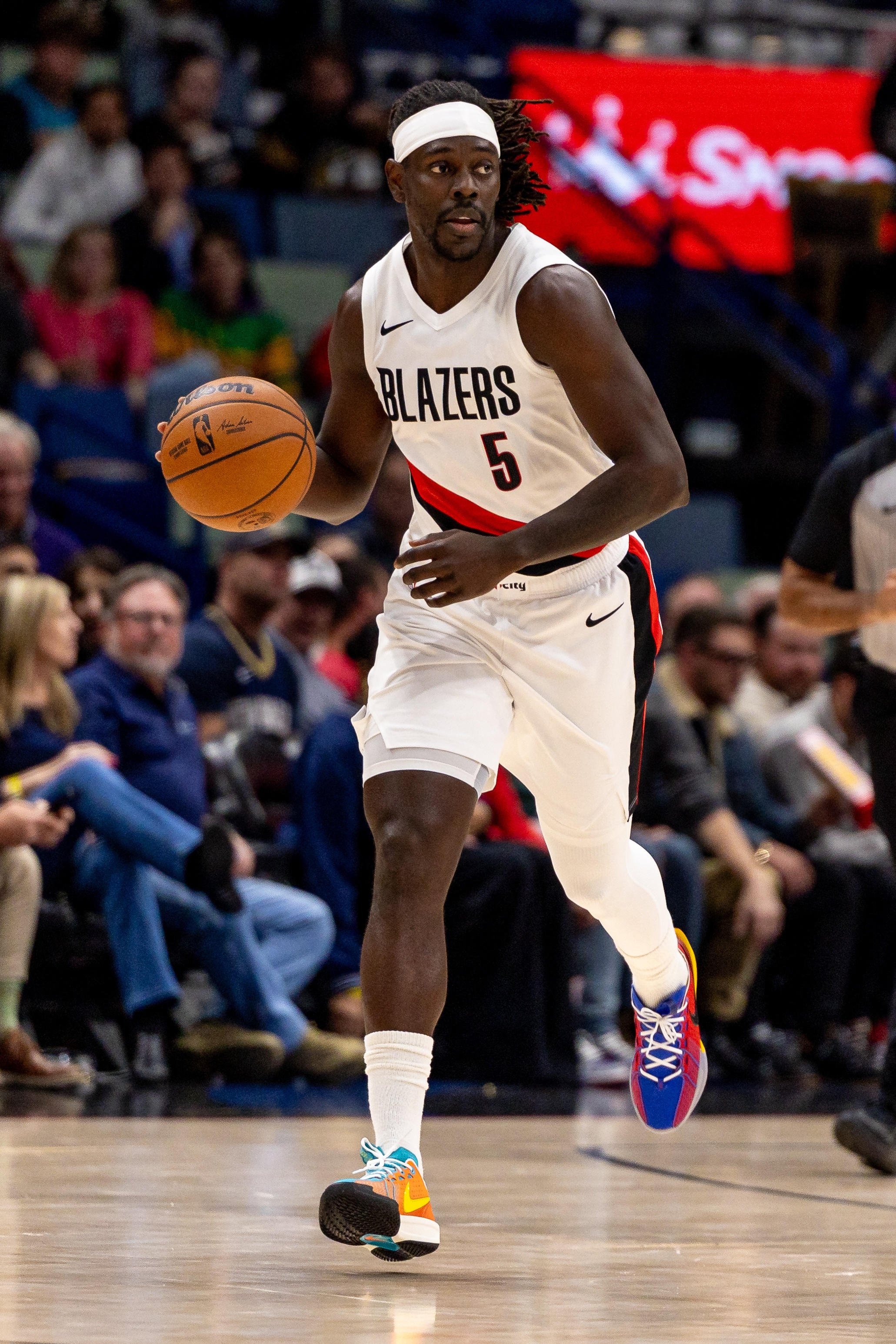 lpl联赛规则-油箱还有油！霍勒迪砍下生涯第14次30分10助 上次还是三年前