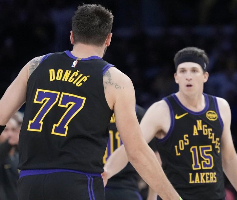 lpl联赛规则-东契奇：跟里夫斯搭档让比赛如此轻松，我们是超棒的二人组